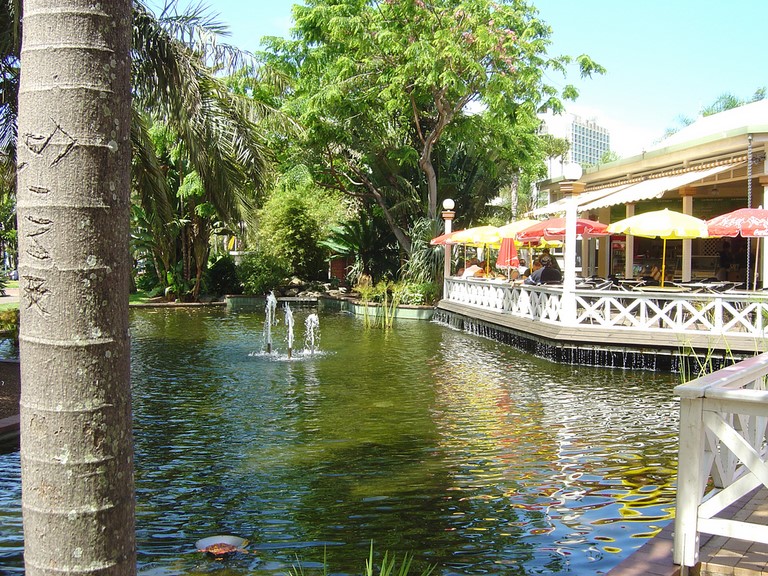 place des cocotiers noumea