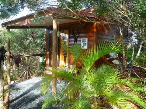 nature et deck au chalet broussard du tour du monde noumea Nouvelle Caledonie 