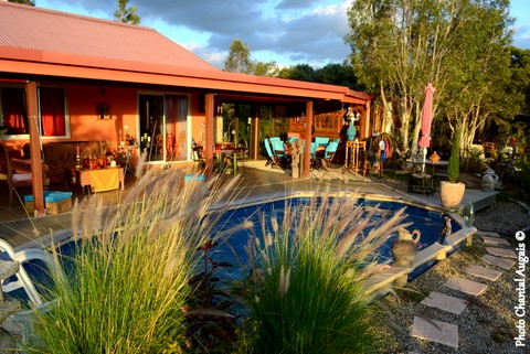 maison d'hôtes et piscine du gîte Tour du Monde à Nouméa  en Nouvelle Caledonie 