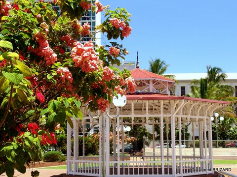 place des cocotiers noumea