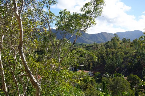 paysage du gîte du tour du monde nouméa montagne et sommet 