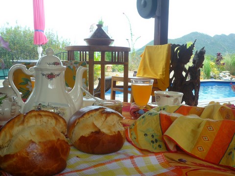 la table du petit dejeuner du tour du monde en Nouvelle Calédonie 