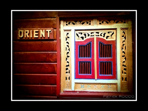 Entrée du Chalet orient tour du monde à Nouméa 