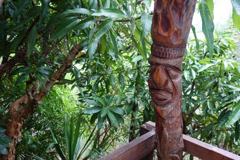 totem du chalet à theme Mélanésie tour du Monde Noumea 