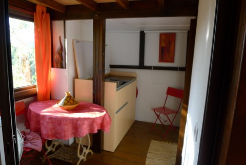 kitchenette du chalet out of africa tour du monde noumea 