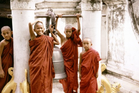 moines en Birmanie 